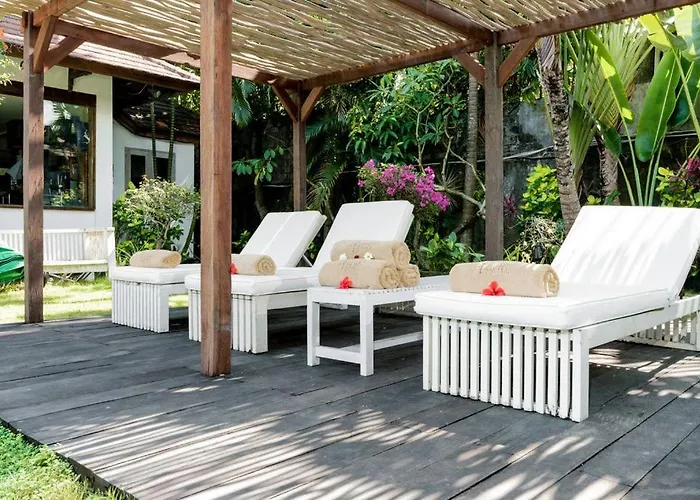 Fleur Deluxe Tropical Near Canggu Padel デンパサール