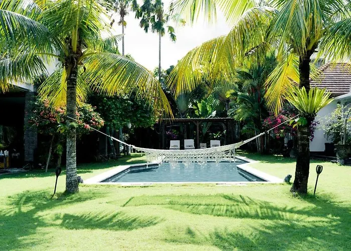 ゲストハウス Fleur Deluxe Tropical Near Canggu Padel *