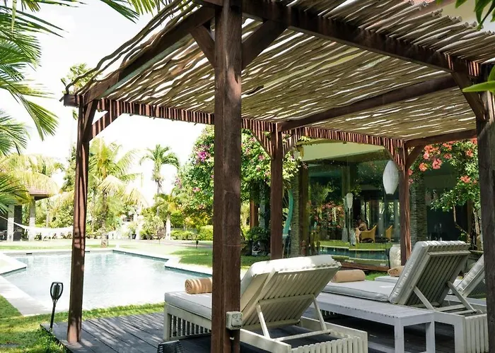 ゲストハウス Fleur Deluxe Tropical Near Canggu Padel